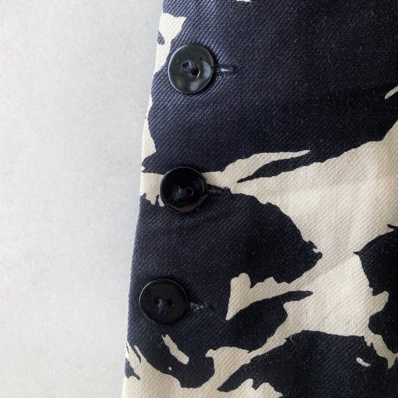 Black and cream abstract print linen skirt (size 10) Robert Kitchen Canada - Picture 4 of 10